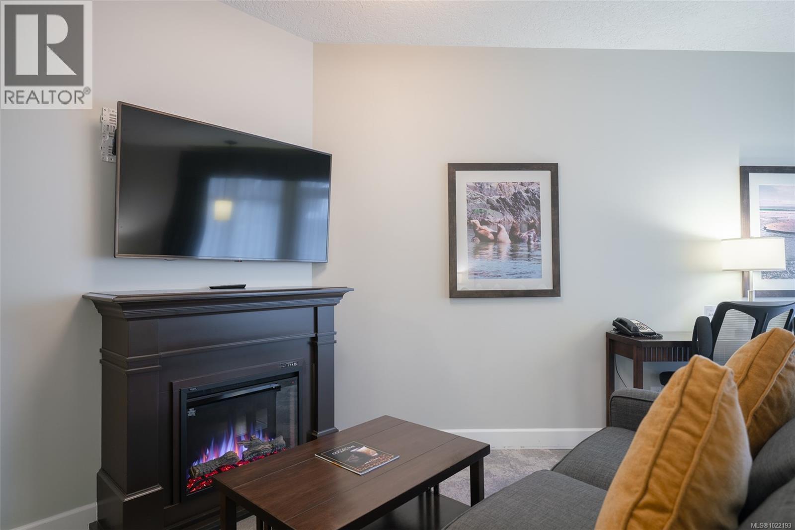 310D 1730 Riverside Lane, Courtenay, BC - Indoor Photo Showing Living Room With Fireplace