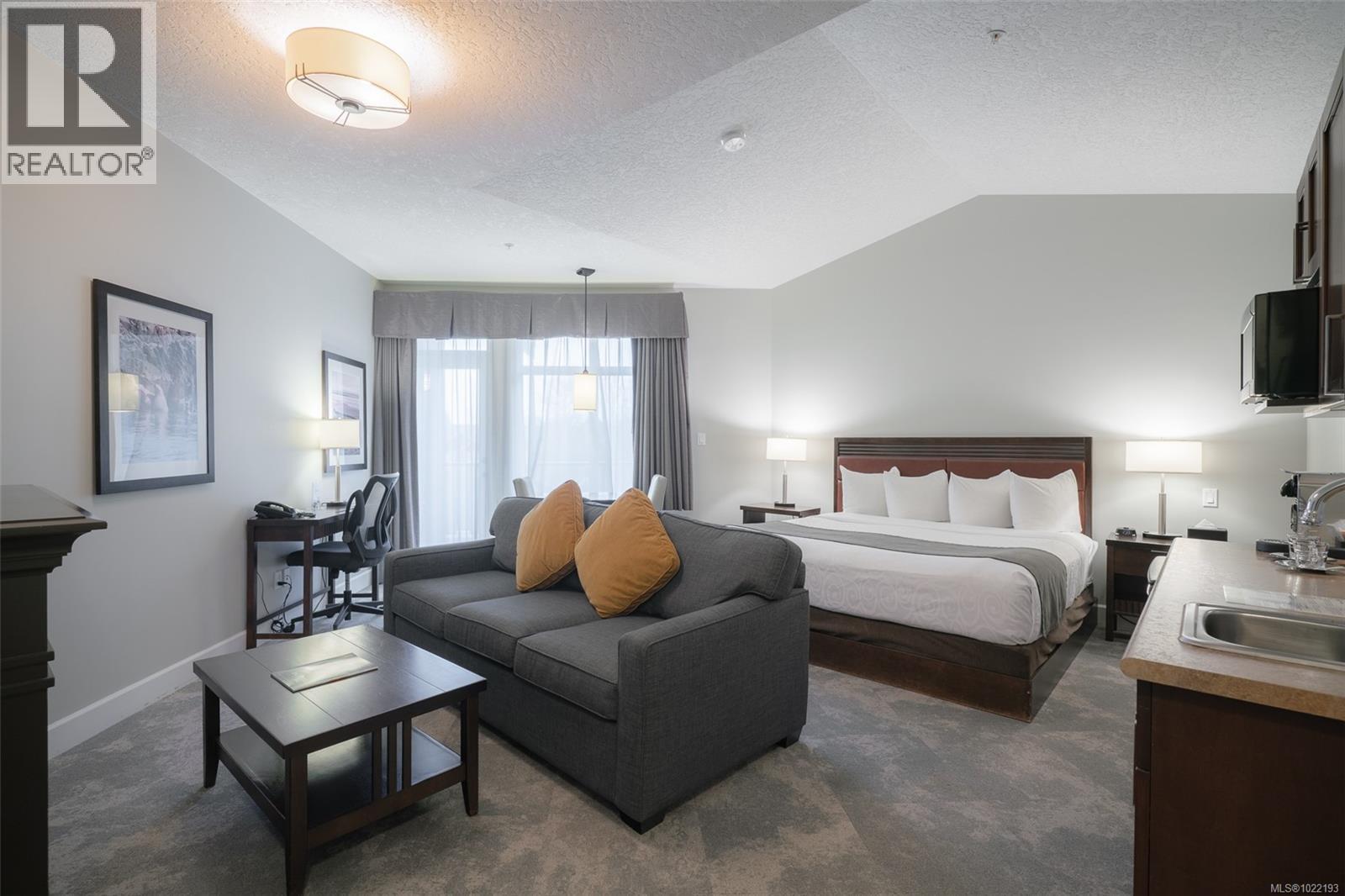 310D 1730 Riverside Lane, Courtenay, BC - Indoor Photo Showing Bedroom