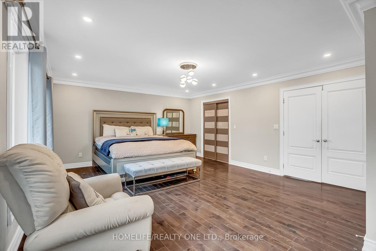 31 Bearwood Drive, Toronto, ON - Indoor Photo Showing Bedroom
