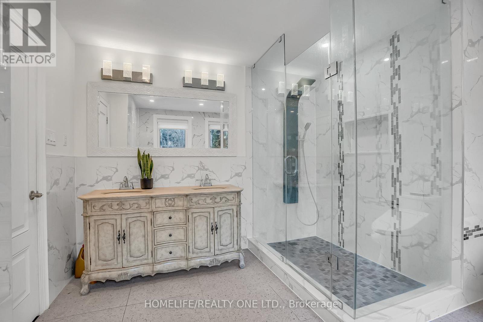 31 Bearwood Drive, Toronto, ON - Indoor Photo Showing Bathroom