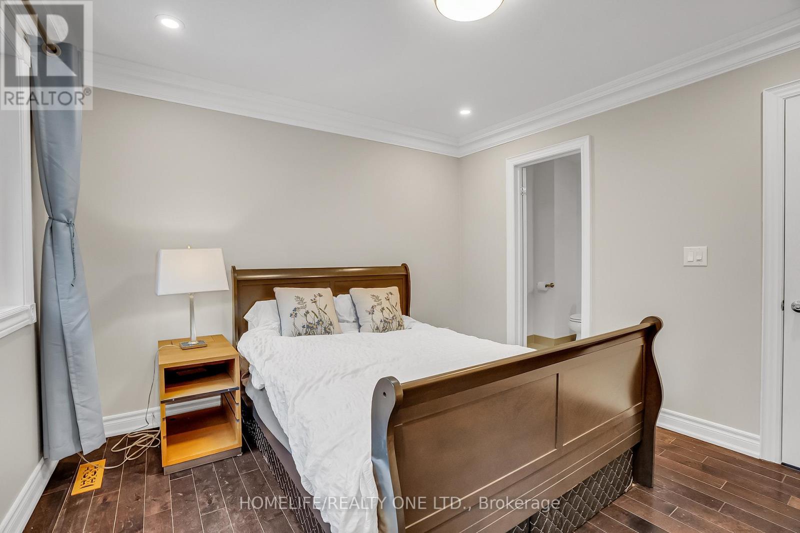 31 Bearwood Drive, Toronto, ON - Indoor Photo Showing Bedroom