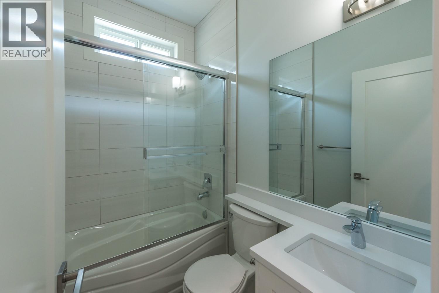 742 Kamloops Avenue Unit# 101, Penticton, BC - Indoor Photo Showing Bathroom