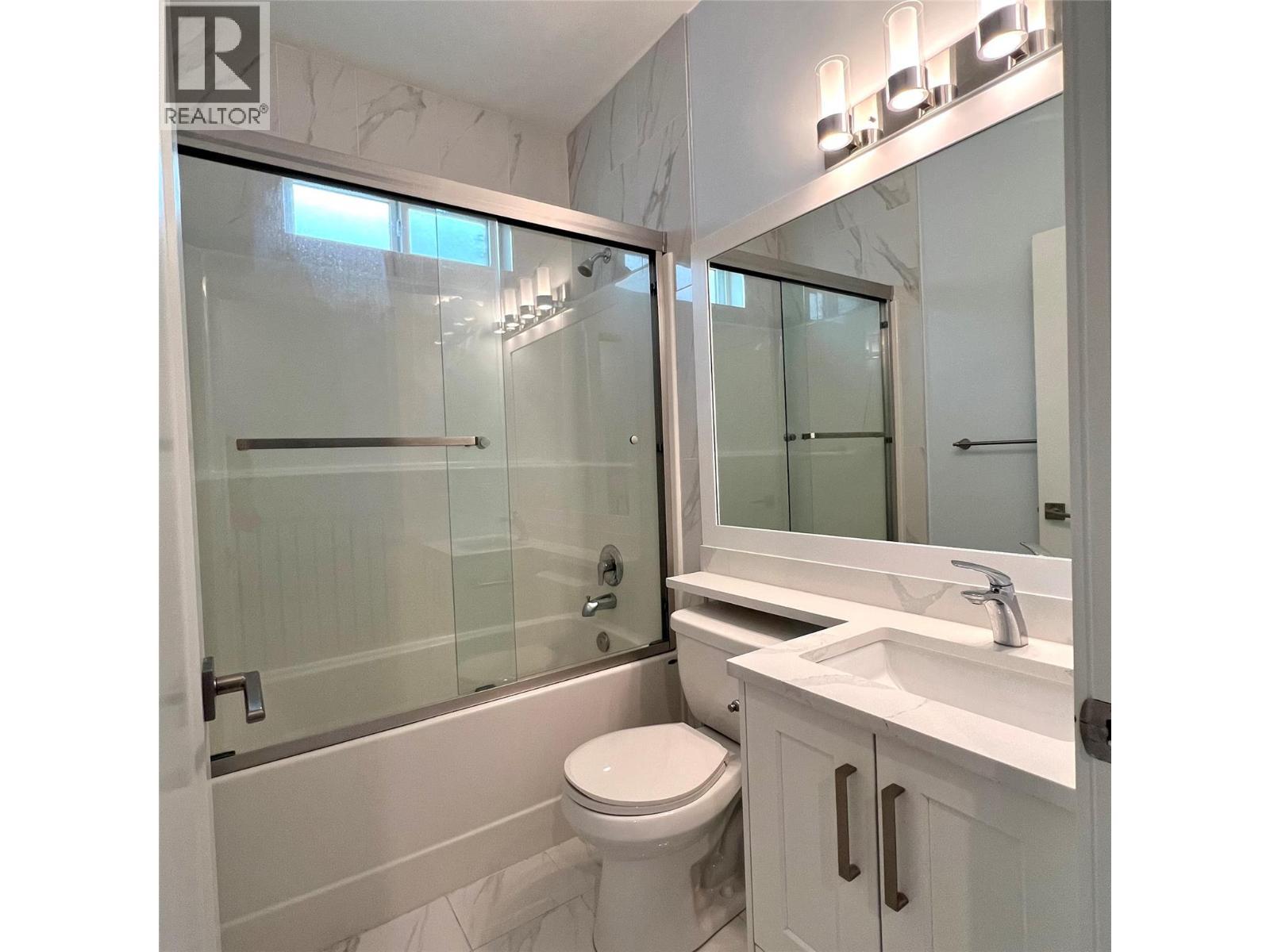 742 Kamloops Avenue Unit# 101, Penticton, BC - Indoor Photo Showing Bathroom
