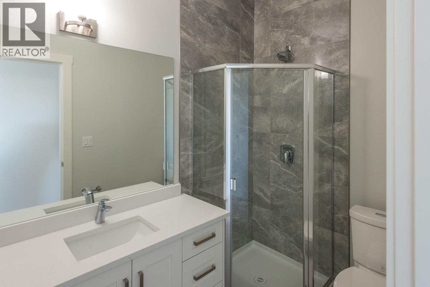 742 Kamloops Avenue Unit# 101, Penticton, BC - Indoor Photo Showing Bathroom