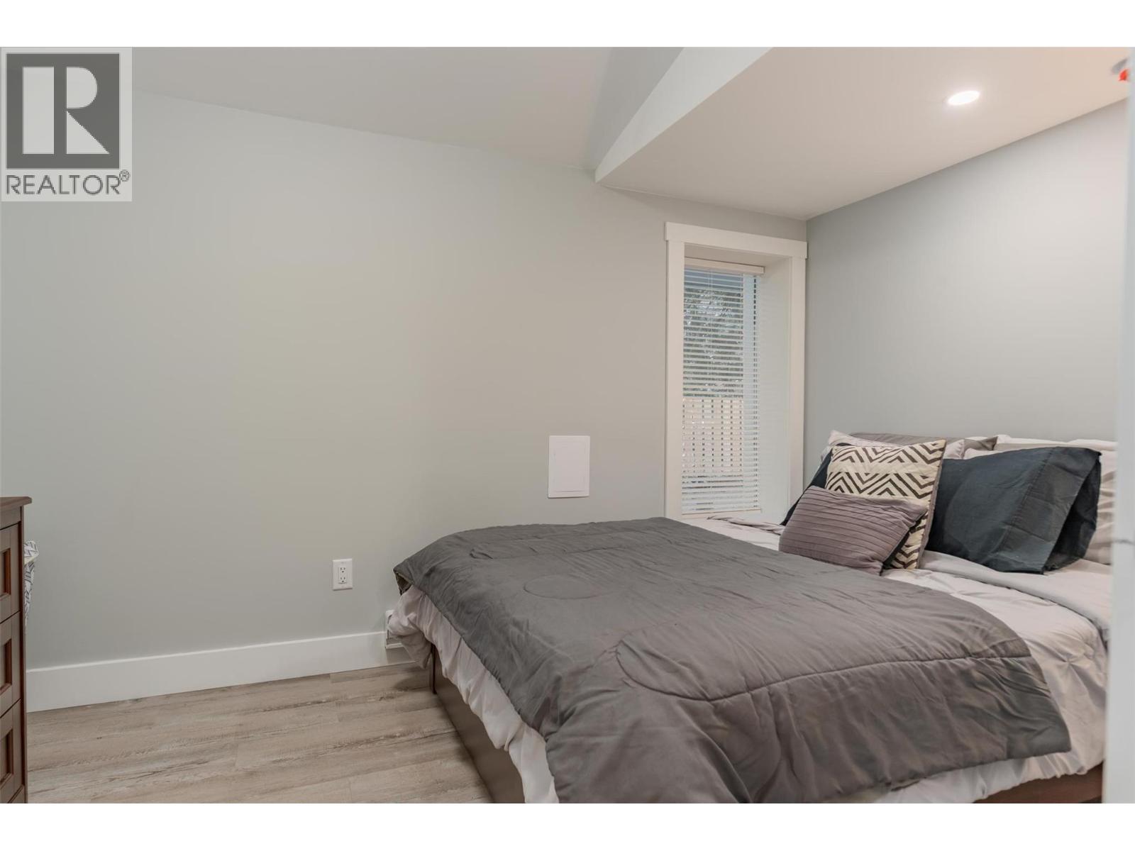 621 Turner Street, Warfield, BC - Indoor Photo Showing Bedroom