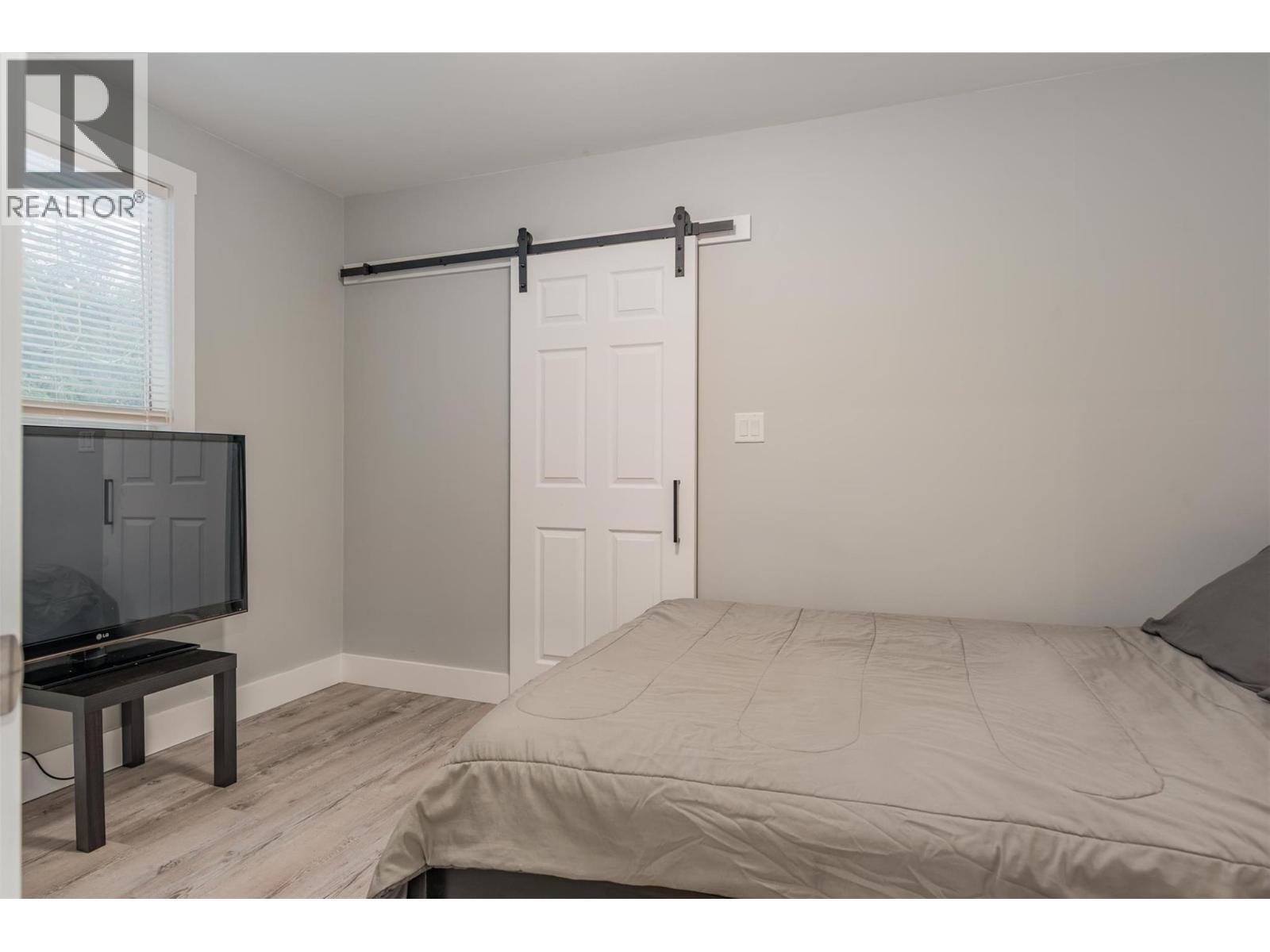 621 Turner Street, Warfield, BC - Indoor Photo Showing Bedroom