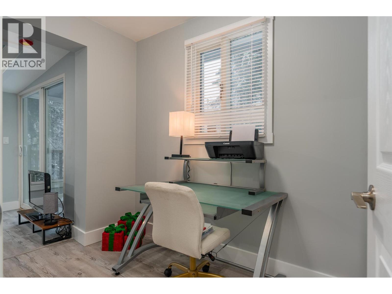 621 Turner Street, Warfield, BC - Indoor Photo Showing Other Room