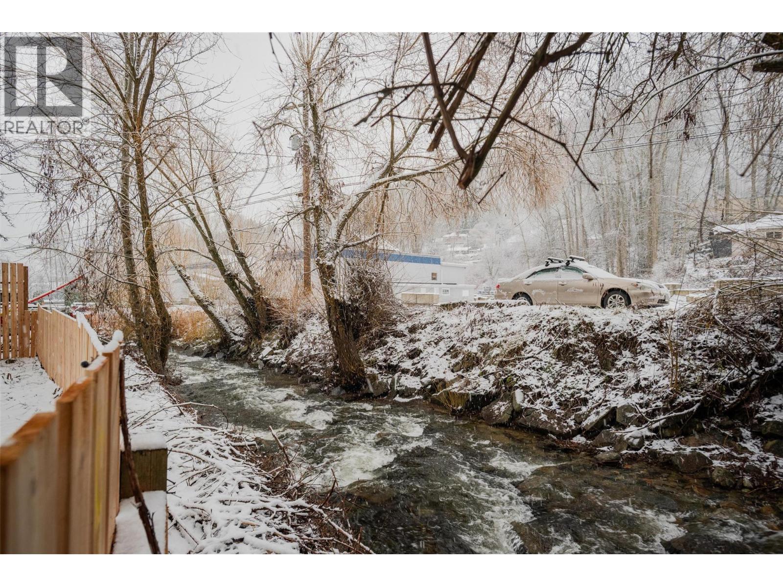 621 Turner Street, Warfield, BC - Outdoor