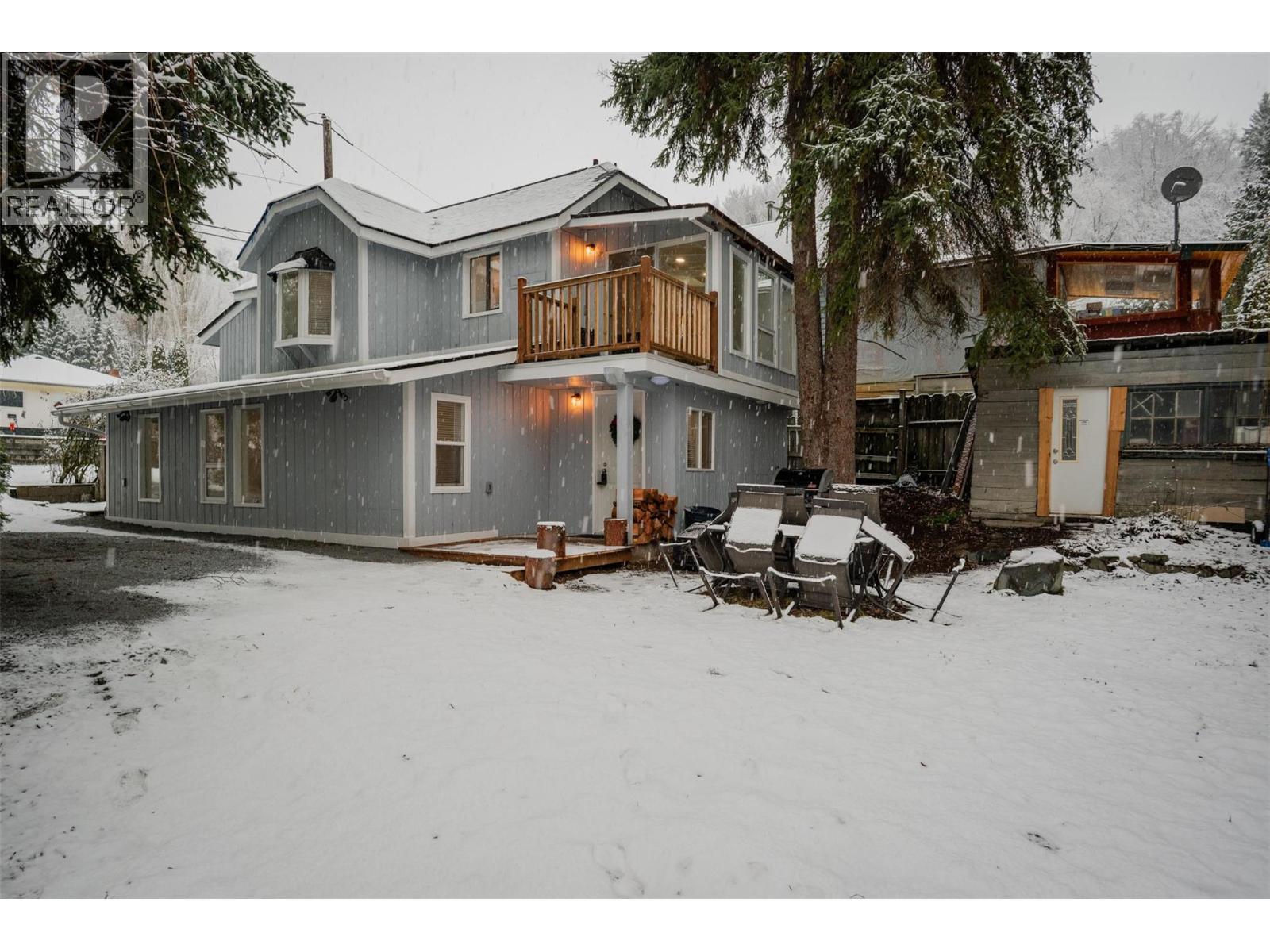 621 Turner Street, Warfield, BC - Outdoor