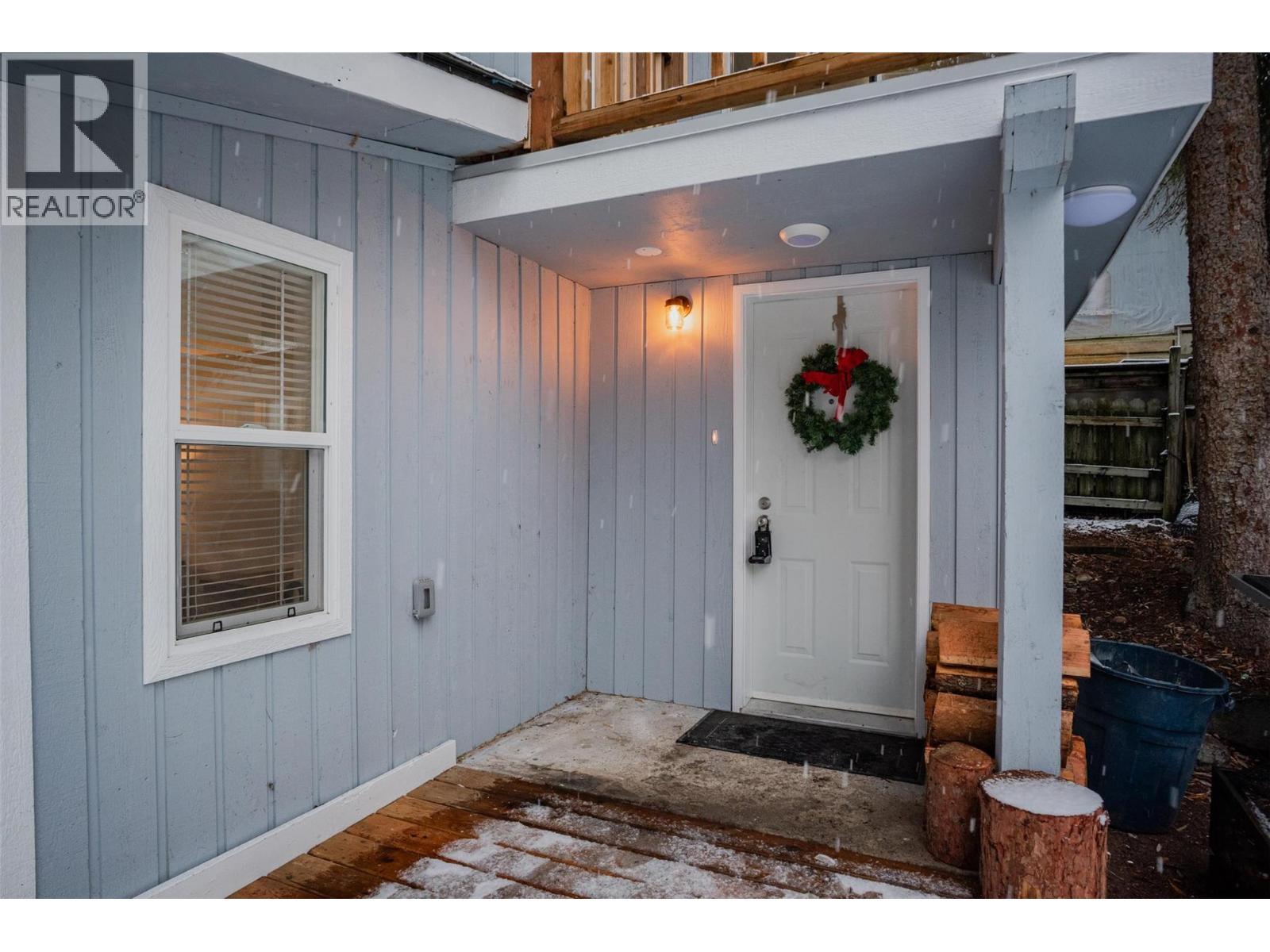 621 Turner Street, Warfield, BC - Outdoor With Exterior