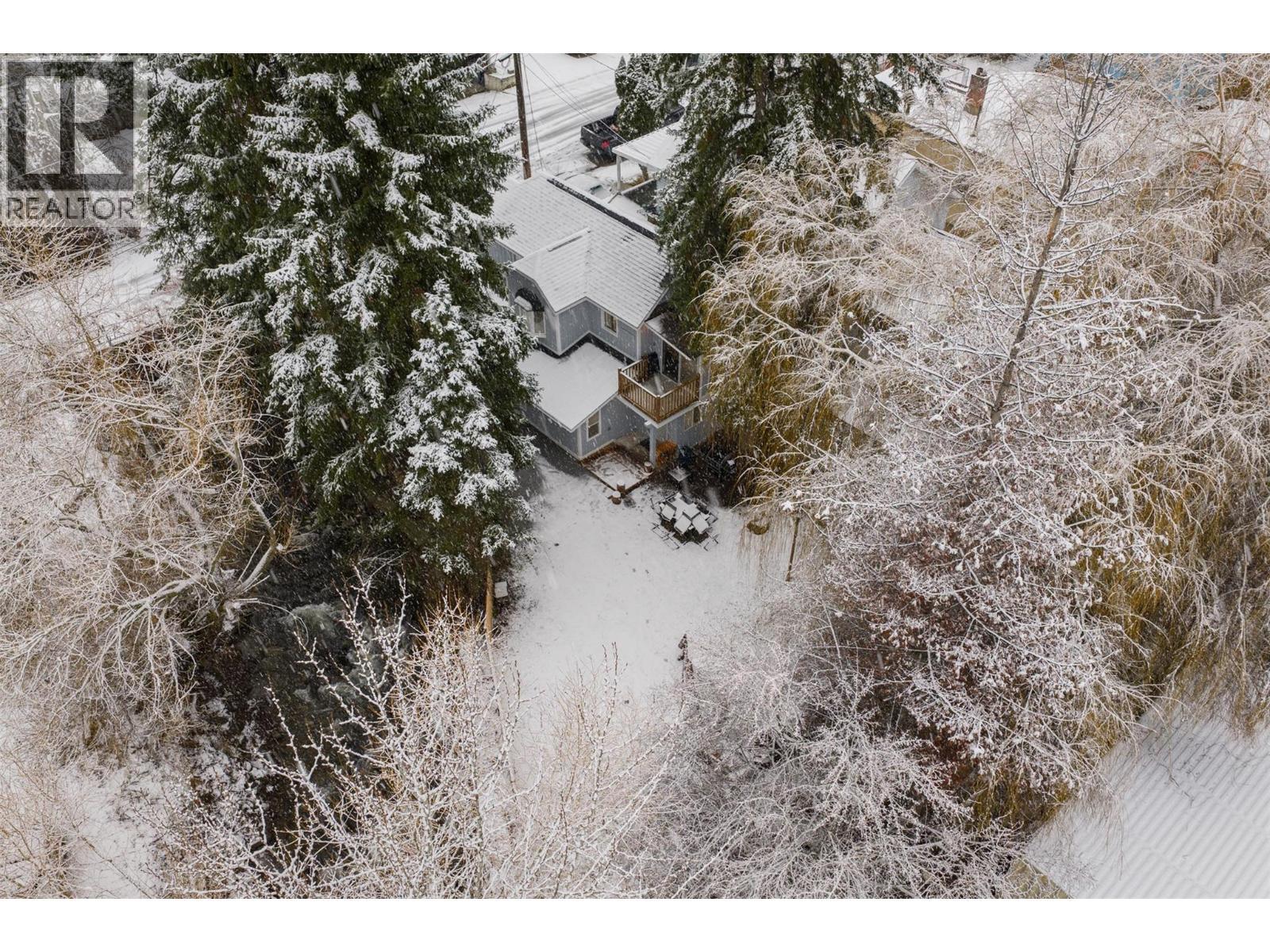 621 Turner Street, Warfield, BC - Outdoor
