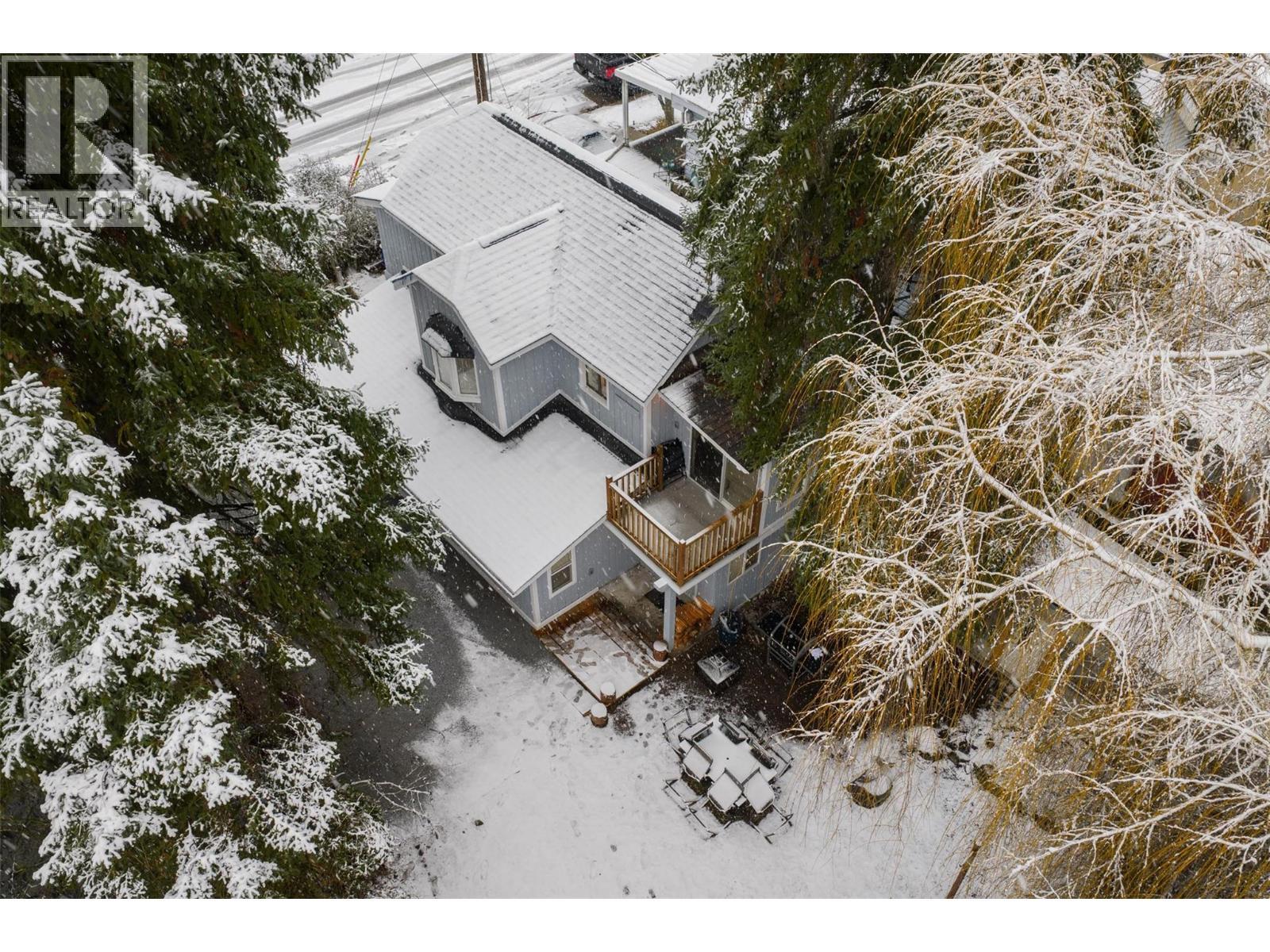 621 Turner Street, Warfield, BC - Outdoor