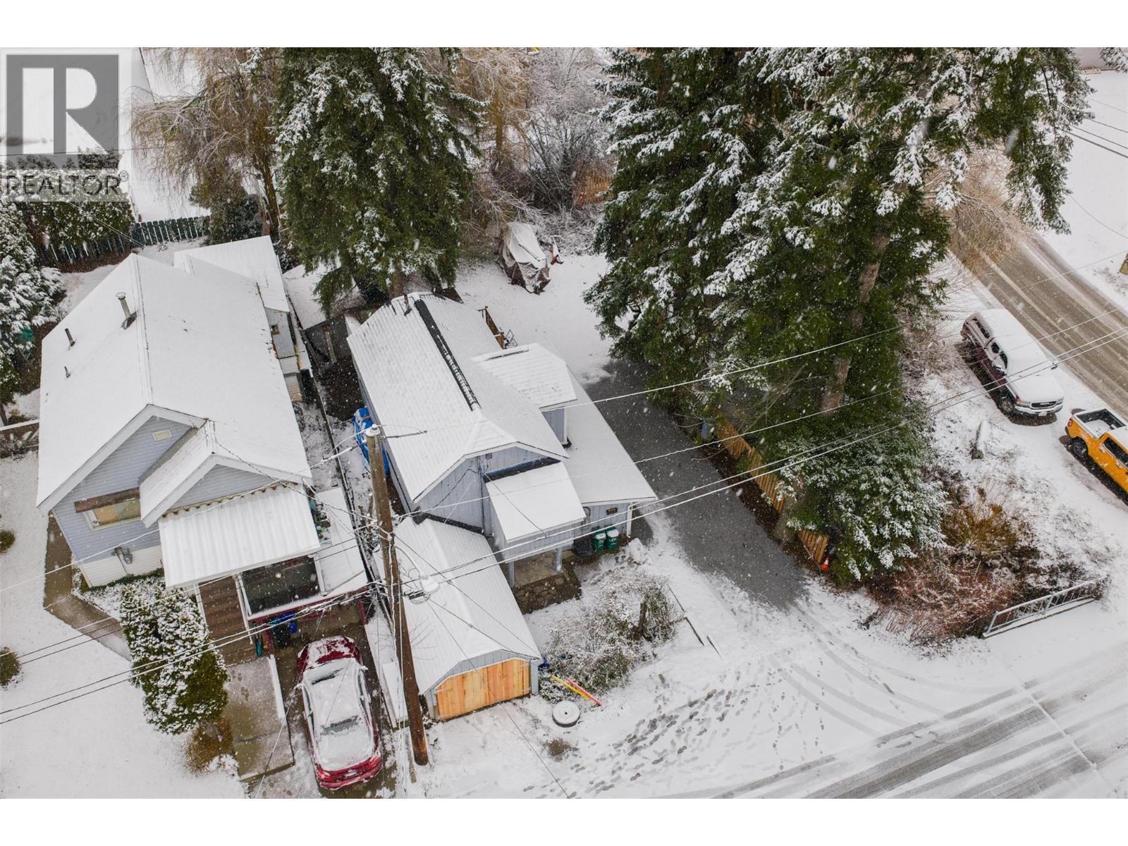 621 Turner Street, Warfield, BC - Outdoor