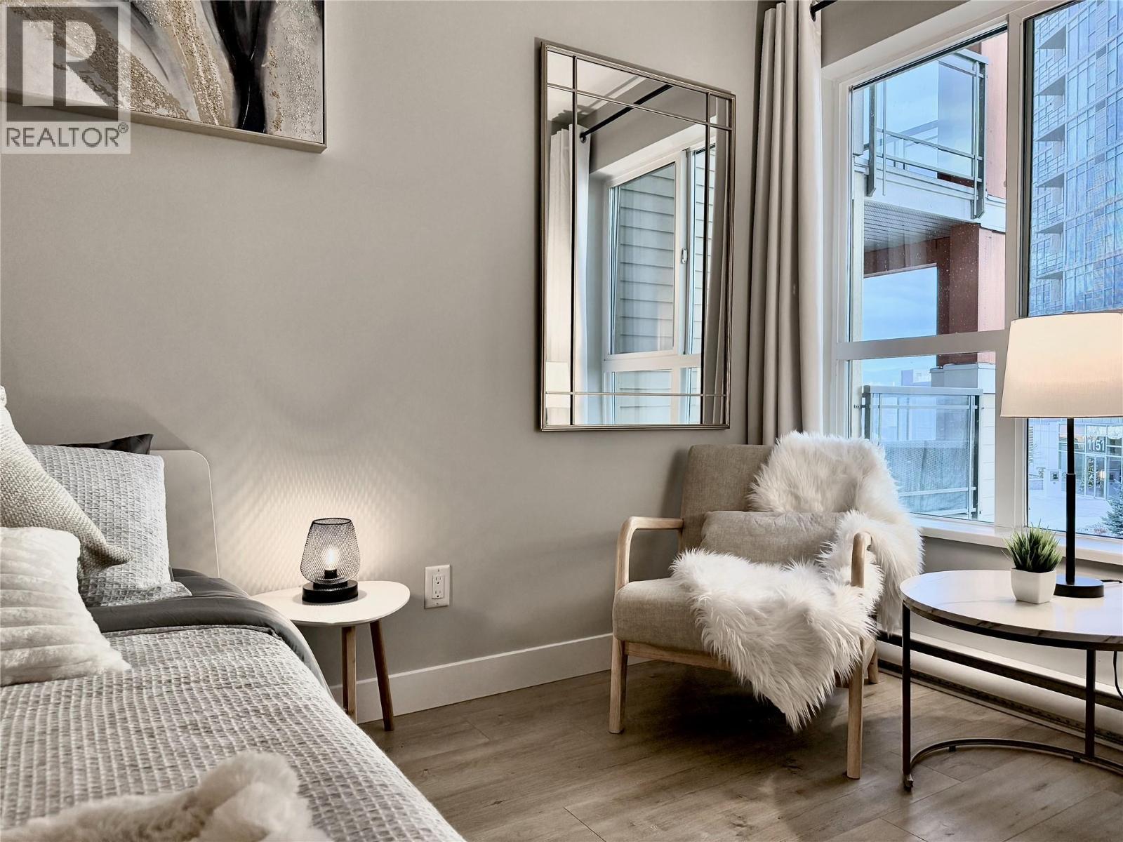 1099 Sunset Drive Unit# 324, Kelowna, BC - Indoor Photo Showing Bedroom