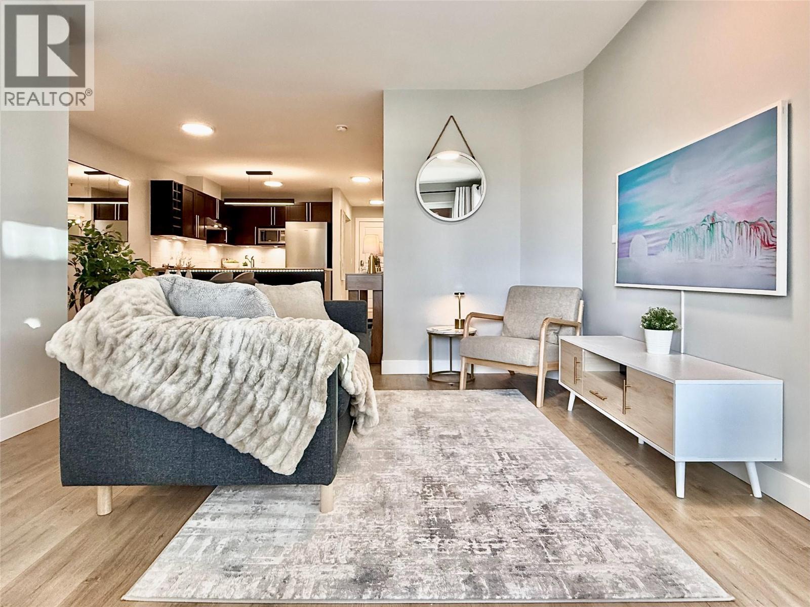 1099 Sunset Drive Unit# 324, Kelowna, BC - Indoor Photo Showing Bedroom