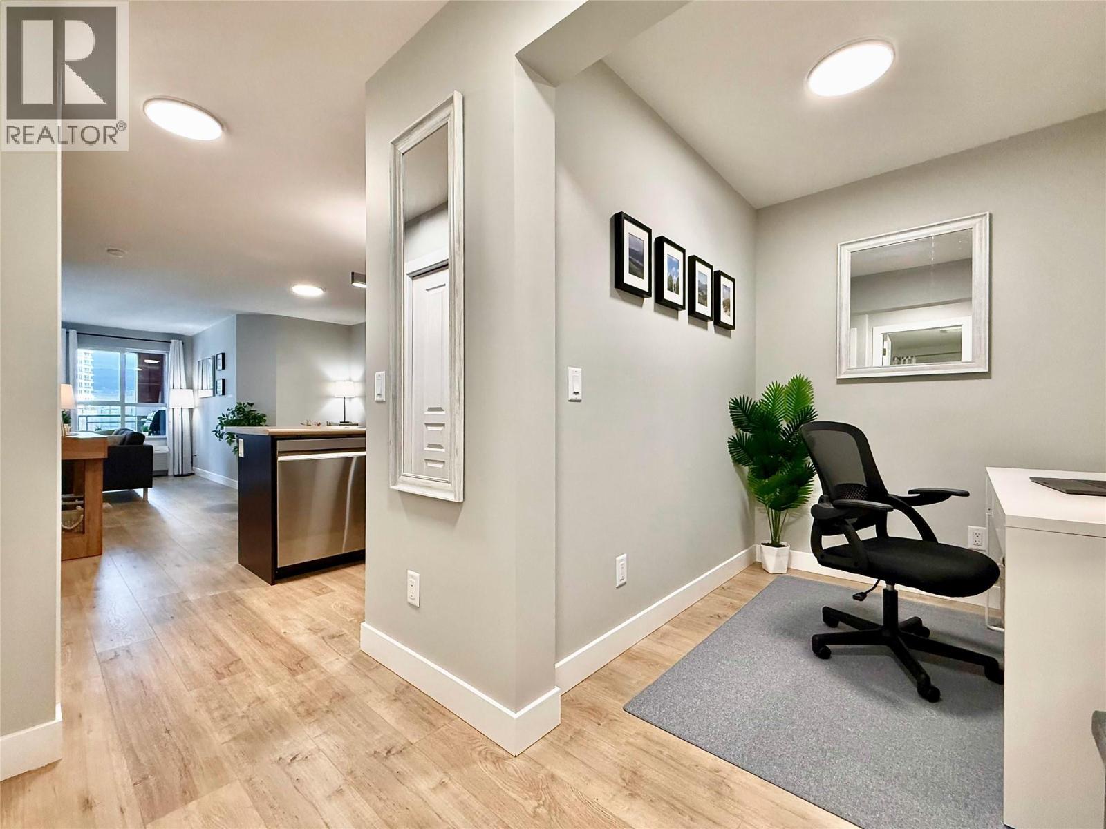 1099 Sunset Drive Unit# 324, Kelowna, BC - Indoor Photo Showing Other Room