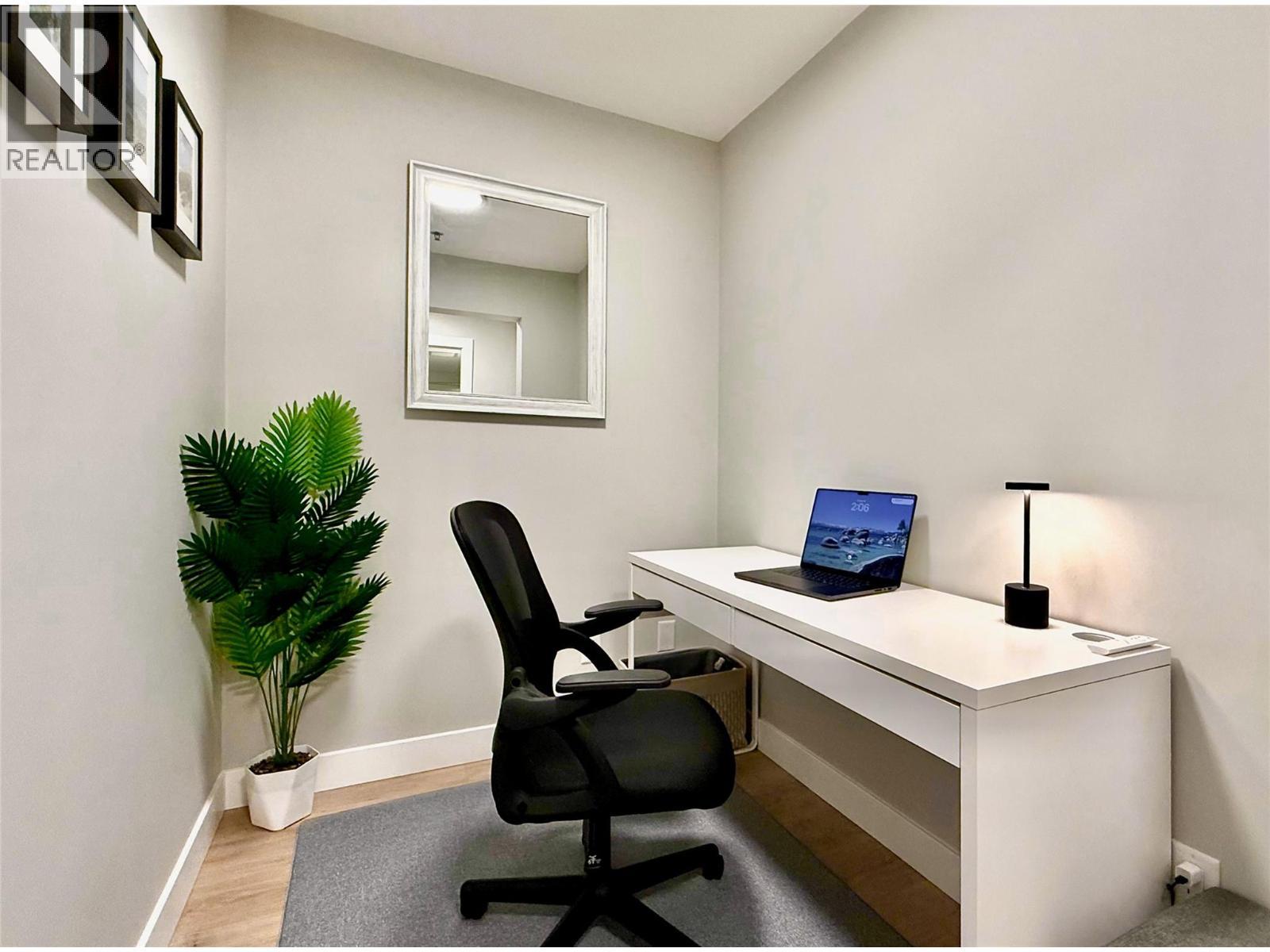 1099 Sunset Drive Unit# 324, Kelowna, BC - Indoor Photo Showing Office