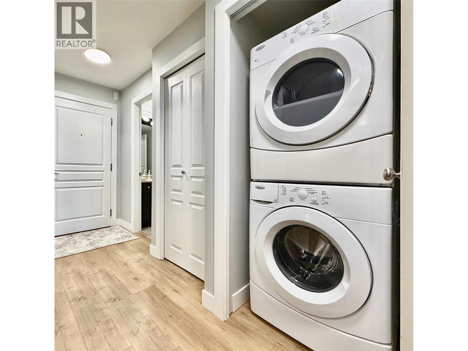 1099 Sunset Drive Unit# 324, Kelowna, BC - Indoor Photo Showing Laundry Room