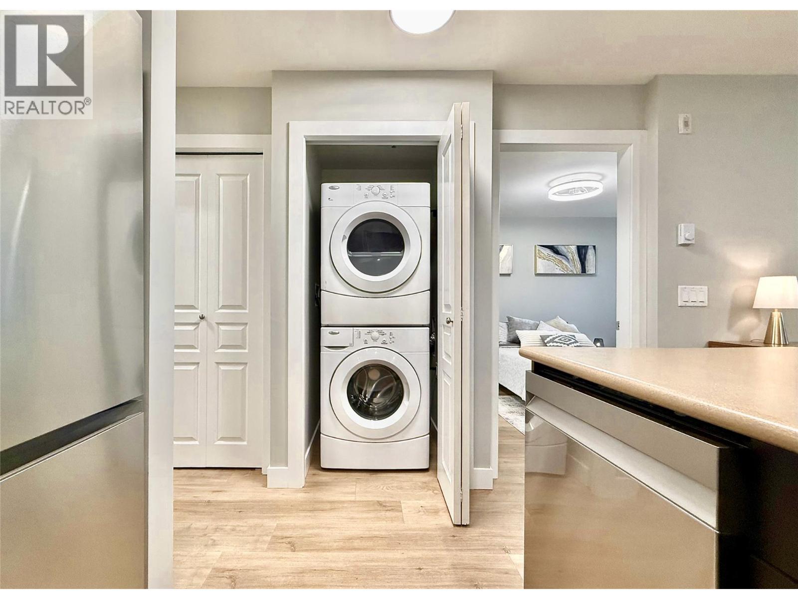 1099 Sunset Drive Unit# 324, Kelowna, BC - Indoor Photo Showing Laundry Room