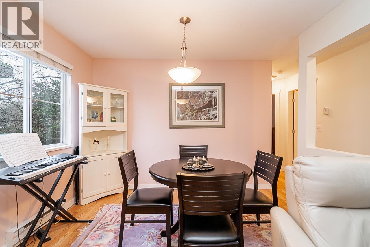203 2983 Cambridge Street, Port Coquitlam, BC - Indoor Photo Showing Dining Room