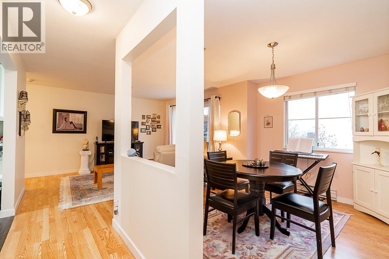 203 2983 Cambridge Street, Port Coquitlam, BC - Indoor Photo Showing Dining Room