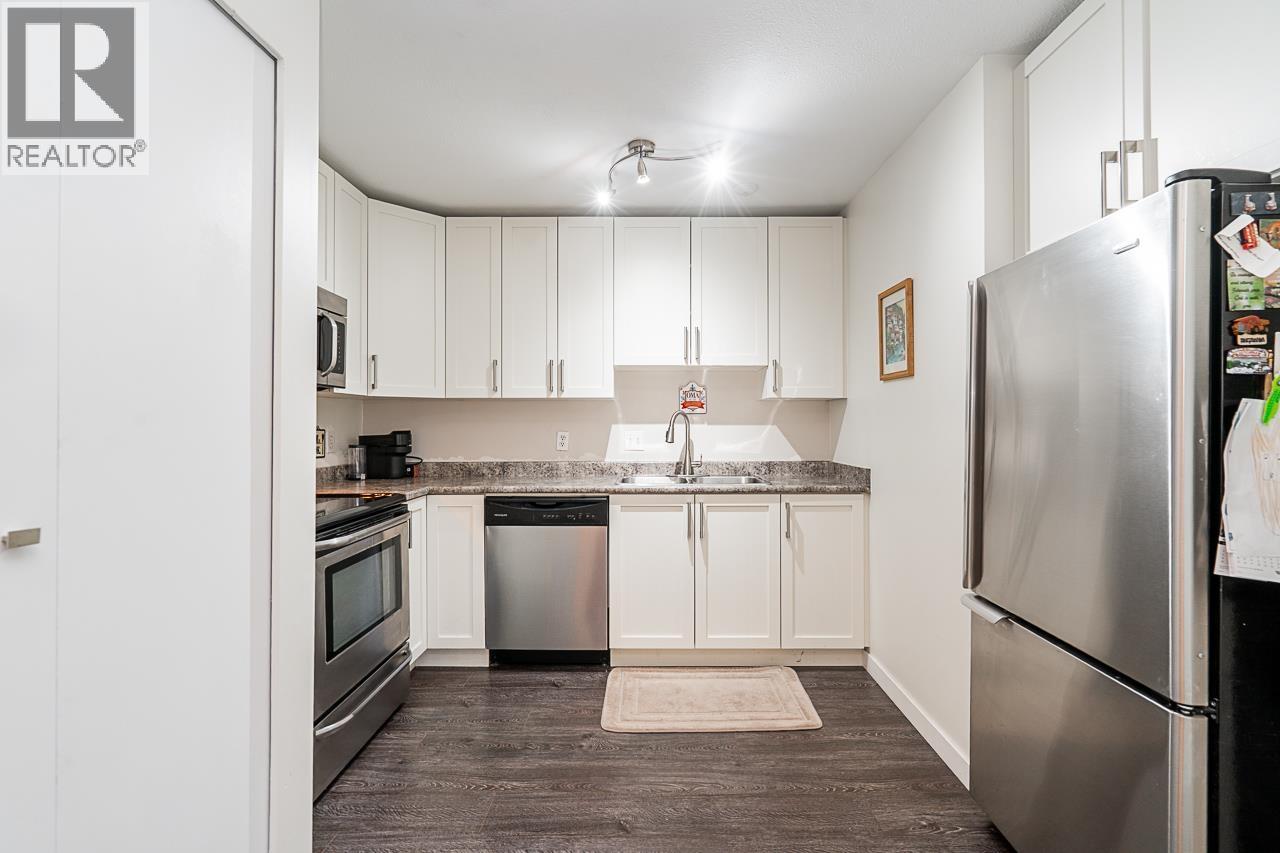 203 2983 Cambridge Street, Port Coquitlam, BC - Indoor Photo Showing Kitchen With Double Sink