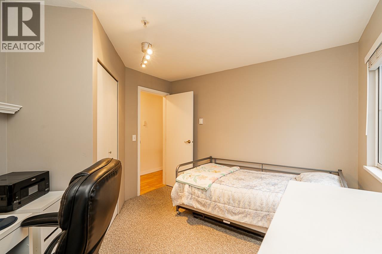 203 2983 Cambridge Street, Port Coquitlam, BC - Indoor Photo Showing Bedroom