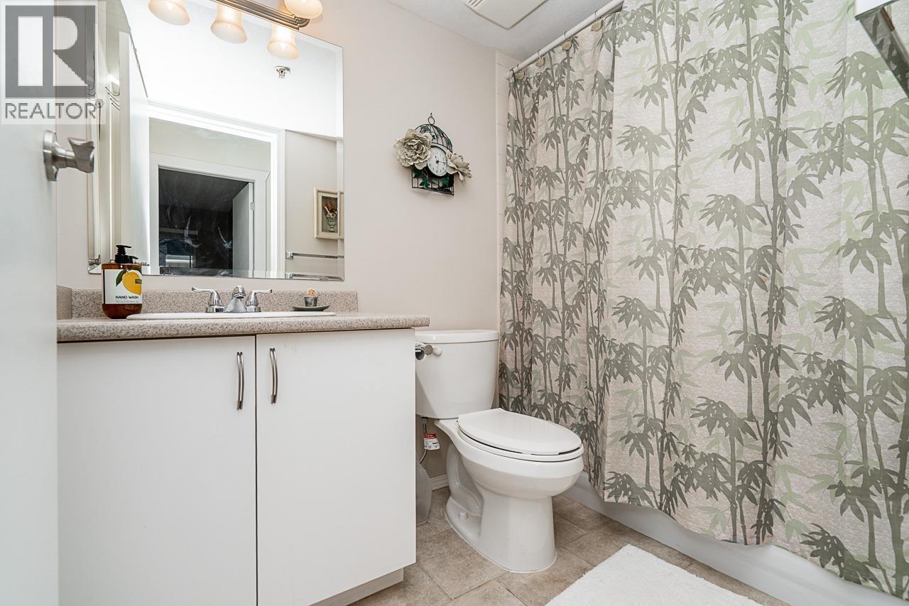 203 2983 Cambridge Street, Port Coquitlam, BC - Indoor Photo Showing Bathroom