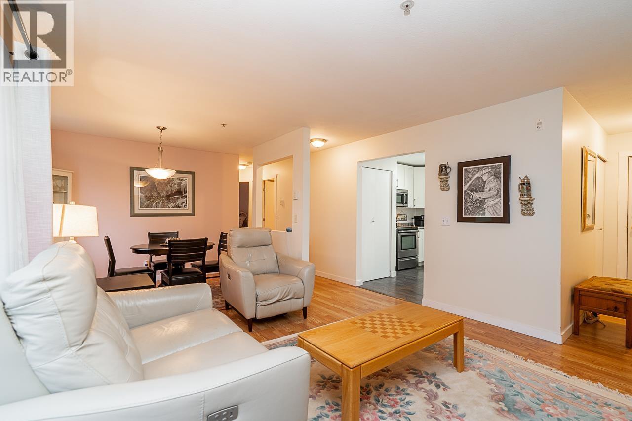 203 2983 Cambridge Street, Port Coquitlam, BC - Indoor Photo Showing Living Room