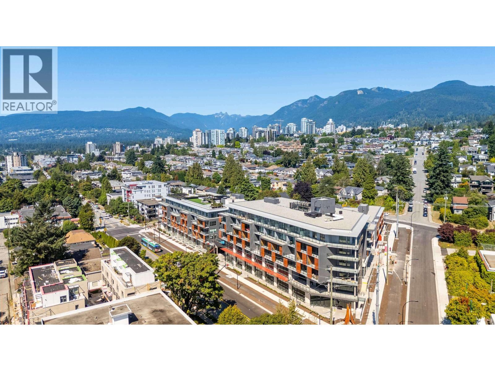 559 422 E 3Rd Street, North Vancouver, BC - Outdoor With View
