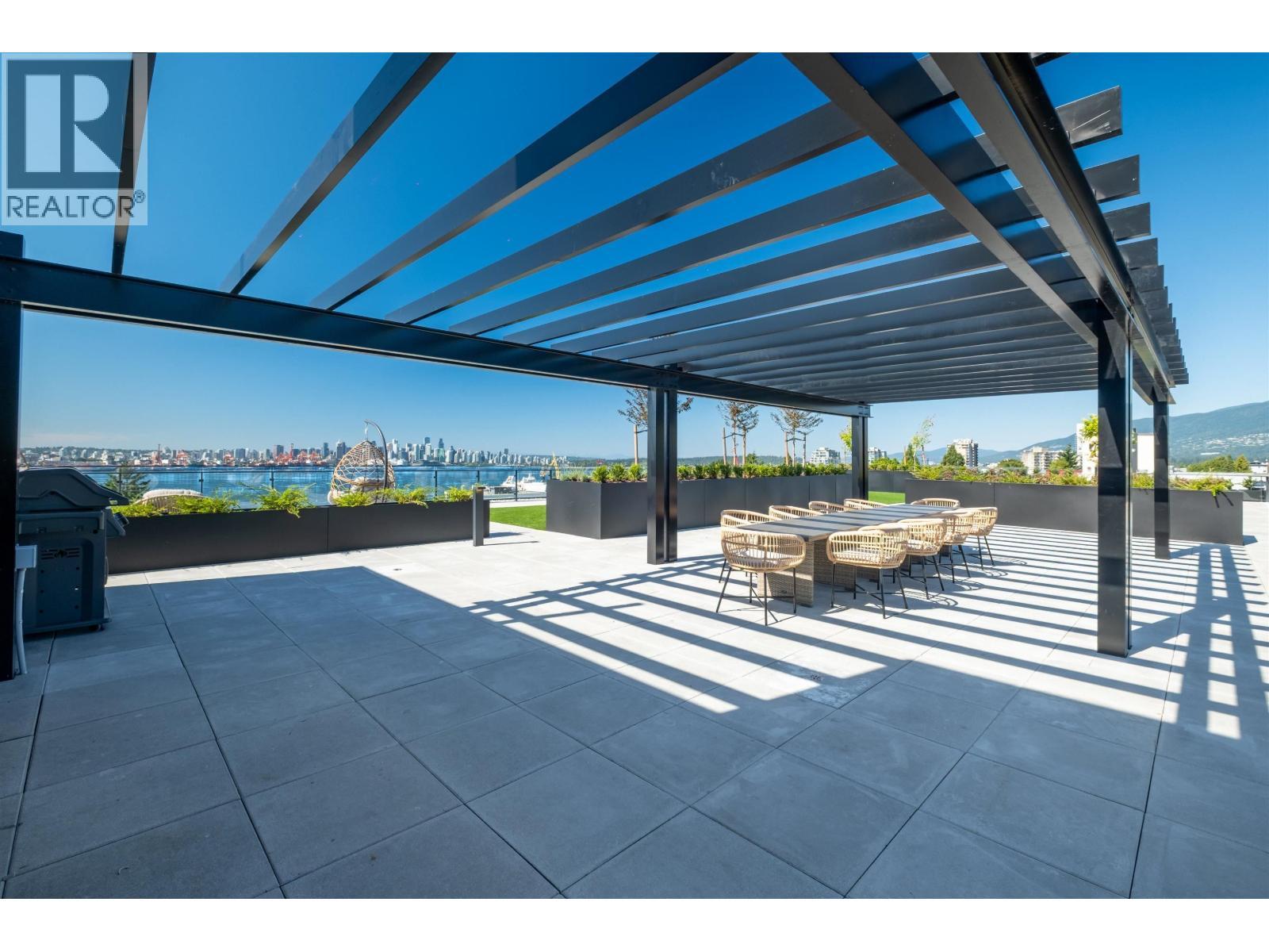 559 422 E 3Rd Street, North Vancouver, BC - Outdoor