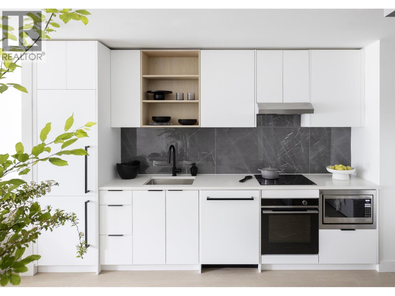 559 422 E 3Rd Street, North Vancouver, BC - Indoor Photo Showing Kitchen