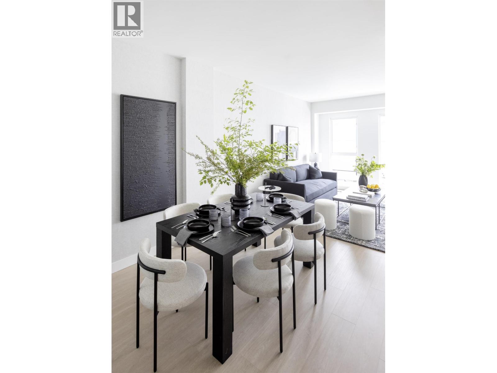 559 422 E 3Rd Street, North Vancouver, BC - Indoor Photo Showing Other Room