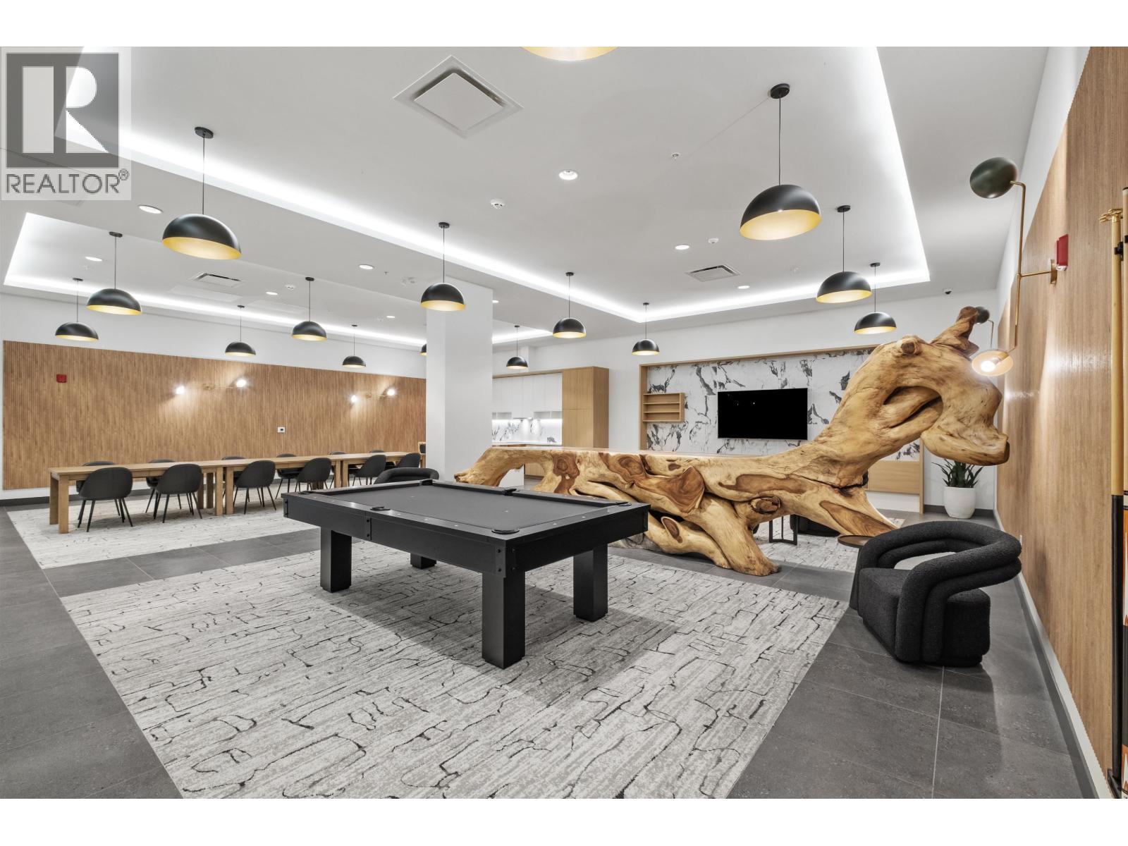 559 422 E 3Rd Street, North Vancouver, BC - Indoor Photo Showing Other Room