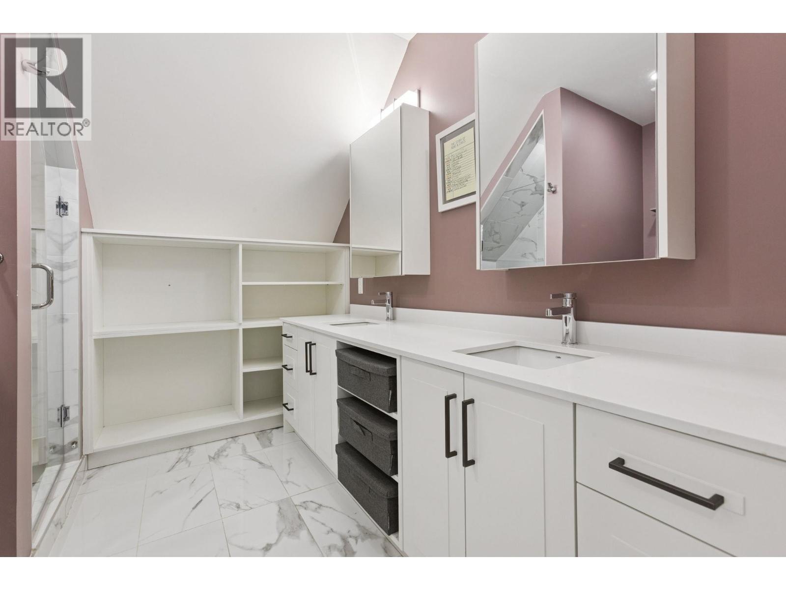 612 Brantford Street, New Westminster, BC - Indoor Photo Showing Bathroom