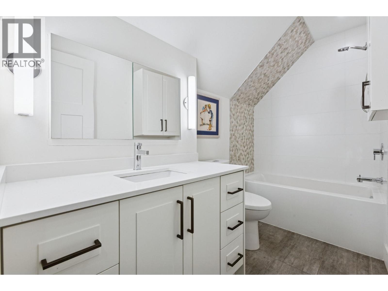 612 Brantford Street, New Westminster, BC - Indoor Photo Showing Bathroom