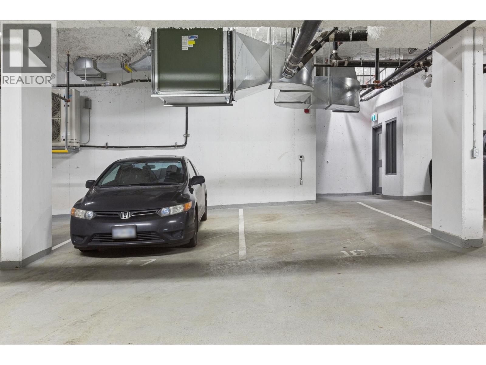 612 Brantford Street, New Westminster, BC - Indoor Photo Showing Garage