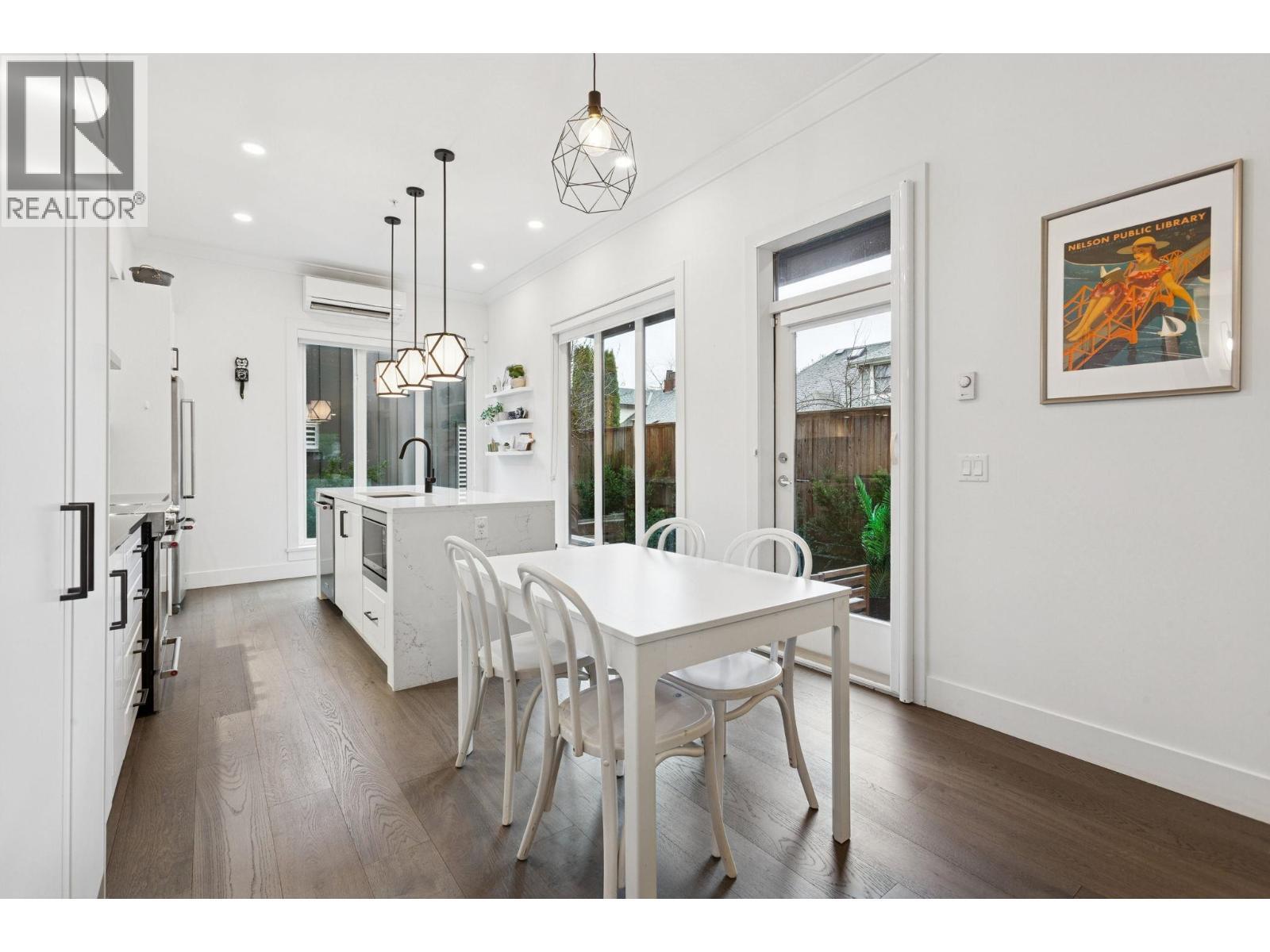 612 Brantford Street, New Westminster, BC - Indoor Photo Showing Dining Room