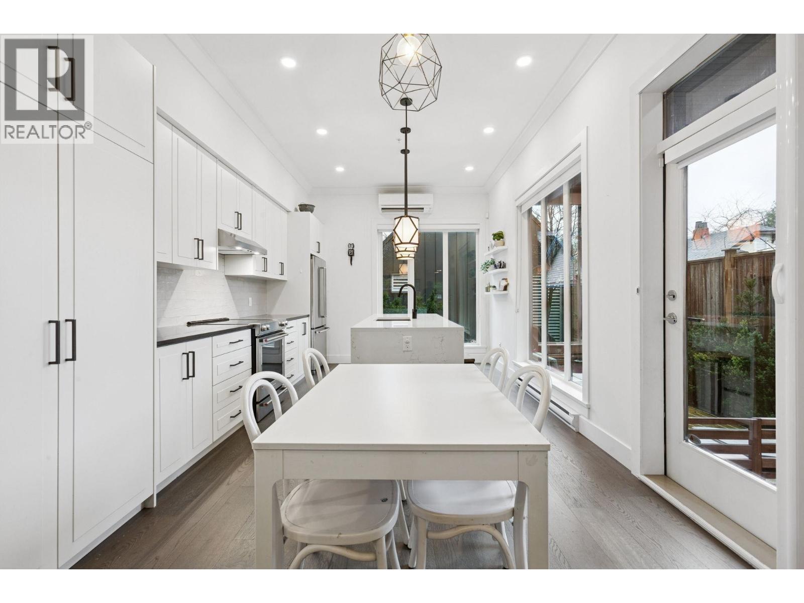 612 Brantford Street, New Westminster, BC - Indoor Photo Showing Other Room