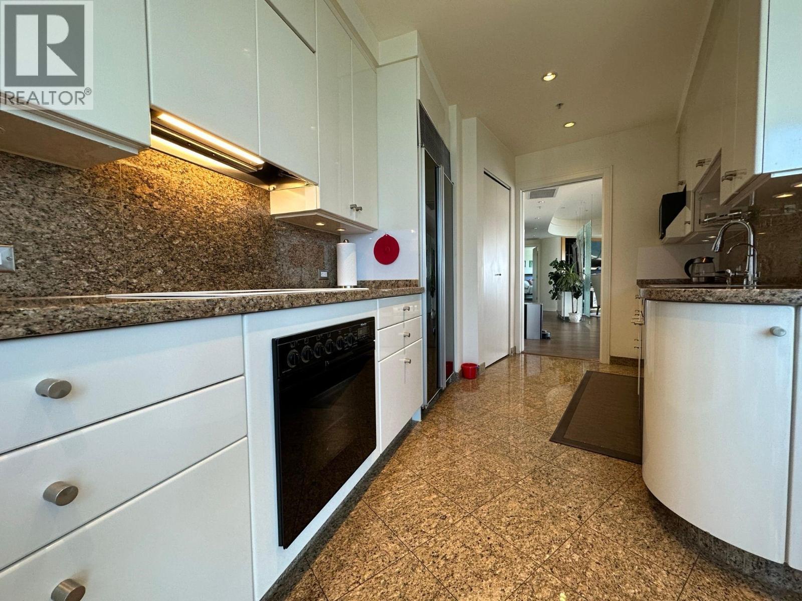 3002 388 Drake Street, Vancouver, BC - Indoor Photo Showing Kitchen