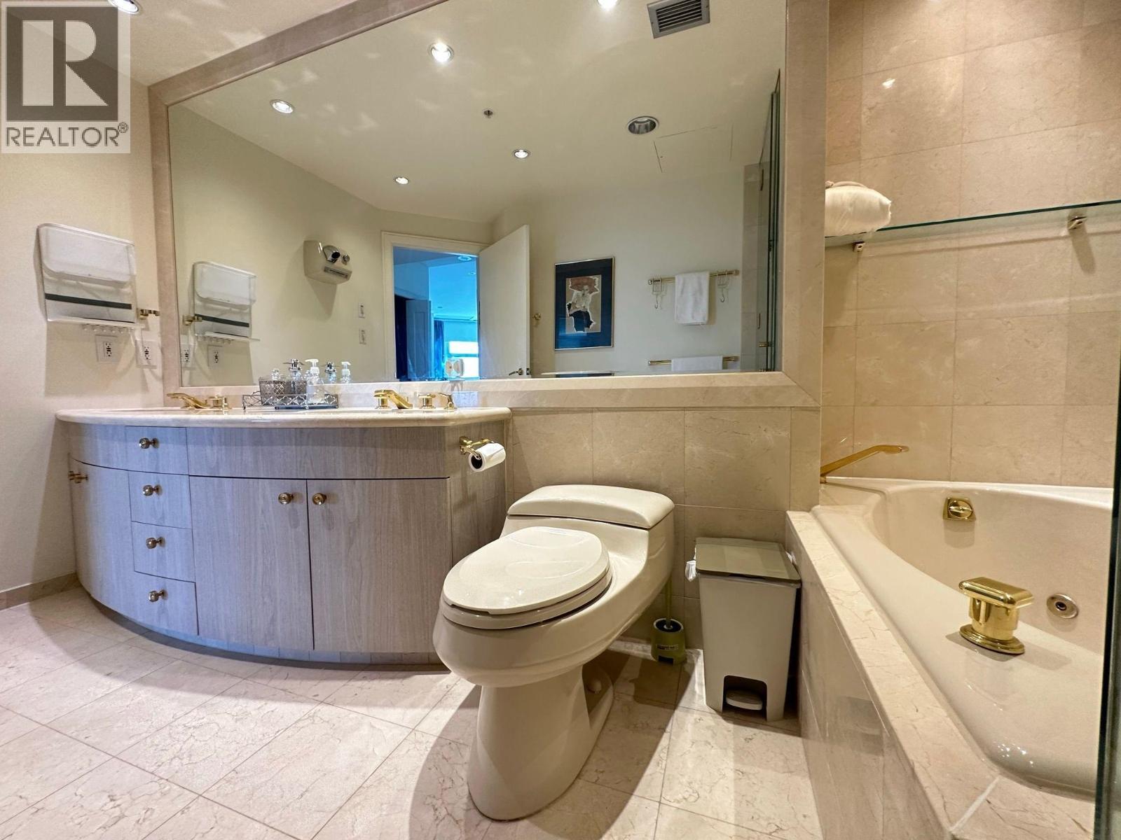 3002 388 Drake Street, Vancouver, BC - Indoor Photo Showing Bathroom
