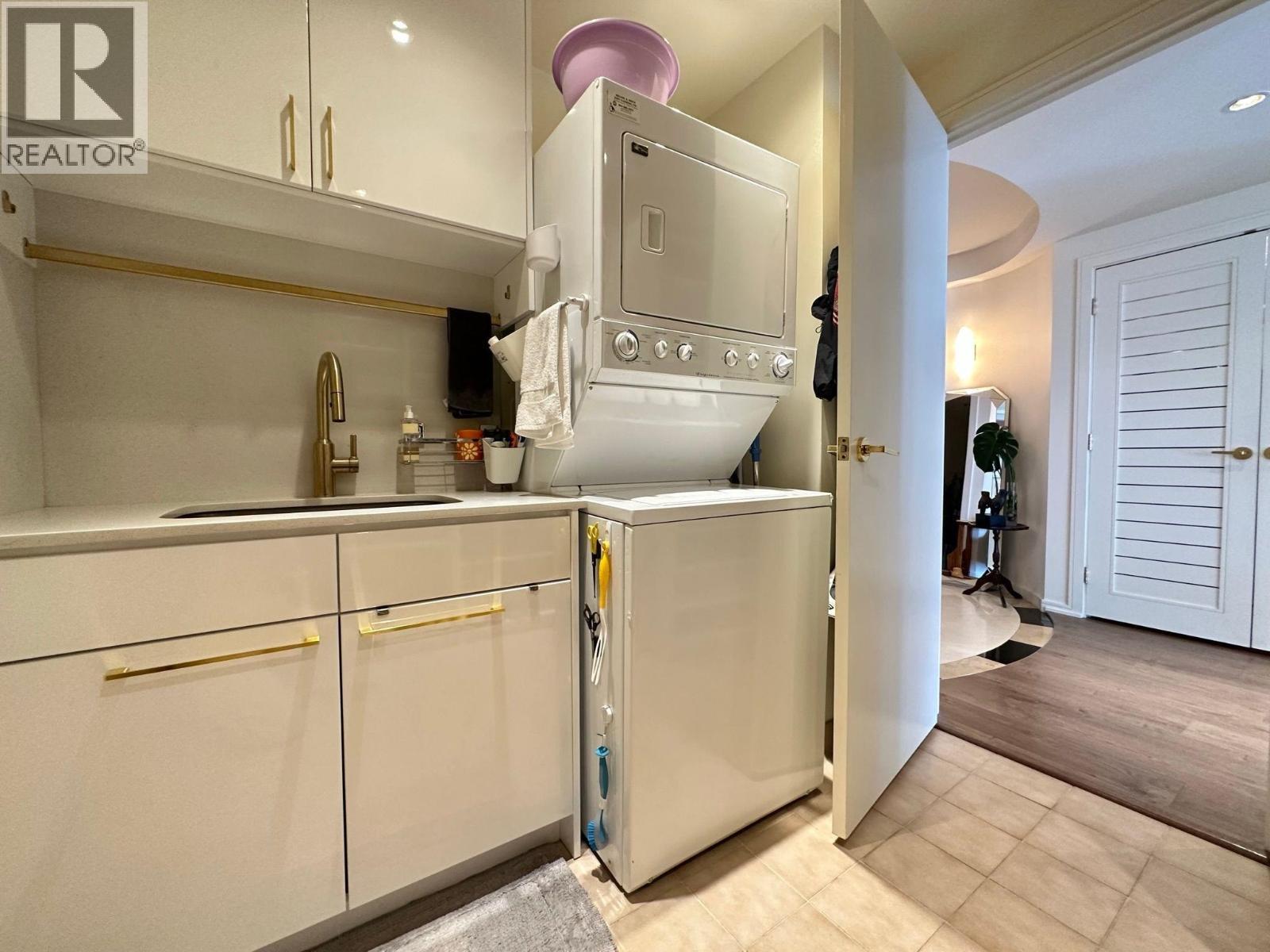 3002 388 Drake Street, Vancouver, BC - Indoor Photo Showing Laundry Room