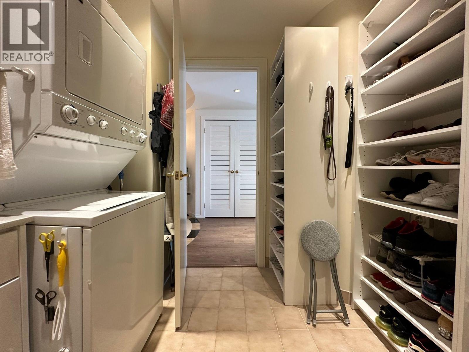 3002 388 Drake Street, Vancouver, BC - Indoor Photo Showing Laundry Room