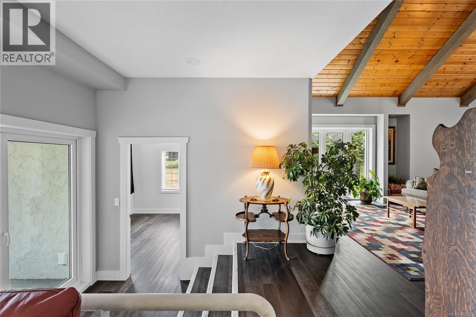 5025 Genoa Bay Rd, Duncan, BC - Indoor