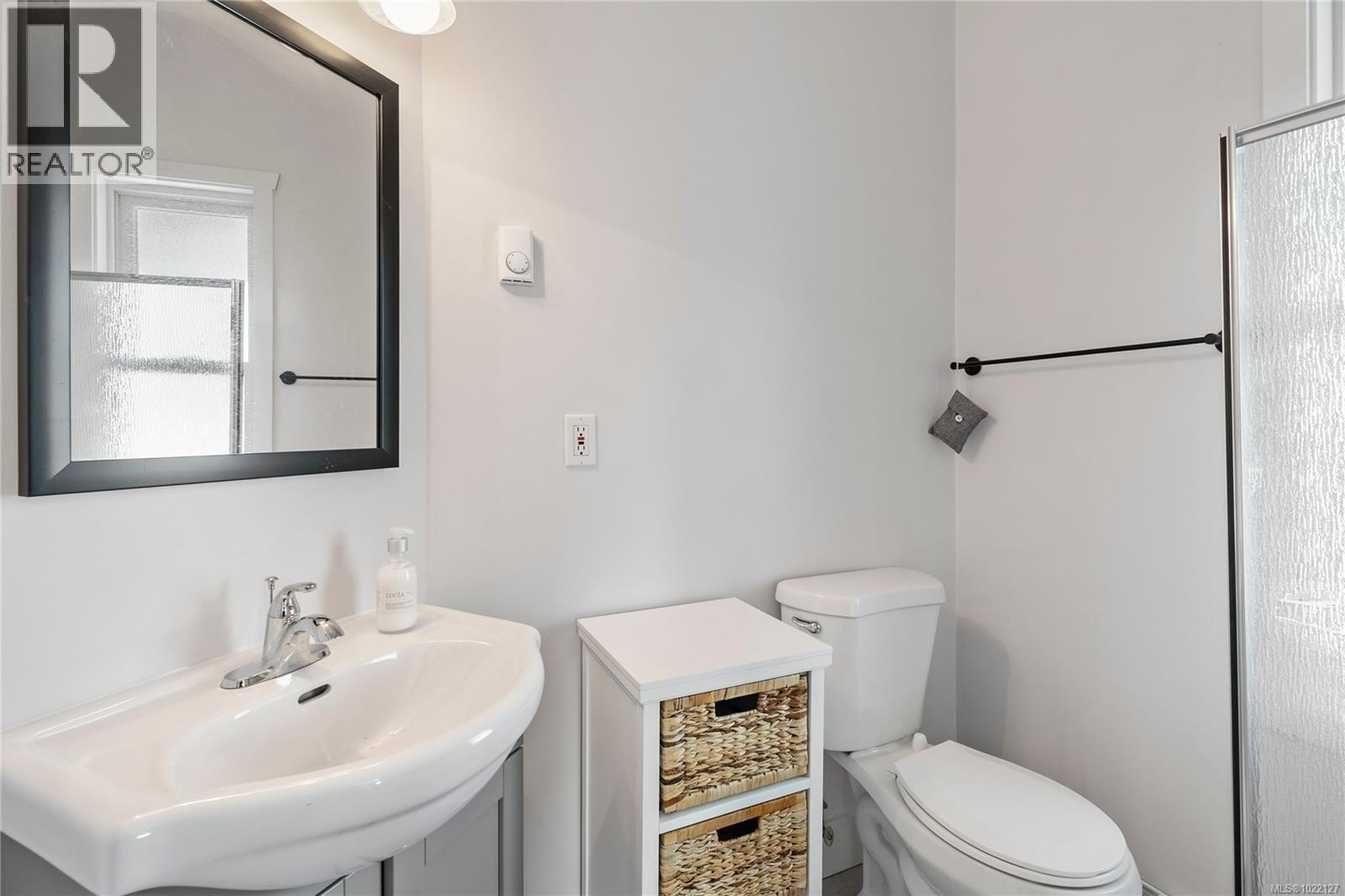 5025 Genoa Bay Rd, Duncan, BC - Indoor Photo Showing Bathroom