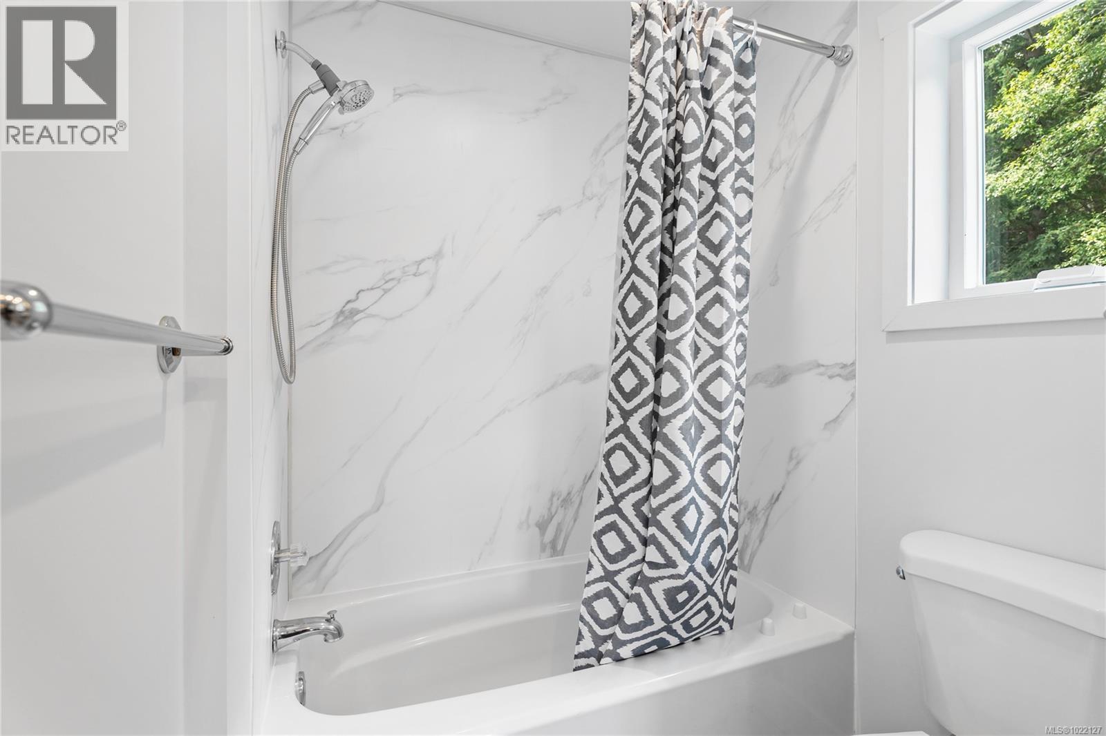 5025 Genoa Bay Rd, Duncan, BC - Indoor Photo Showing Bathroom