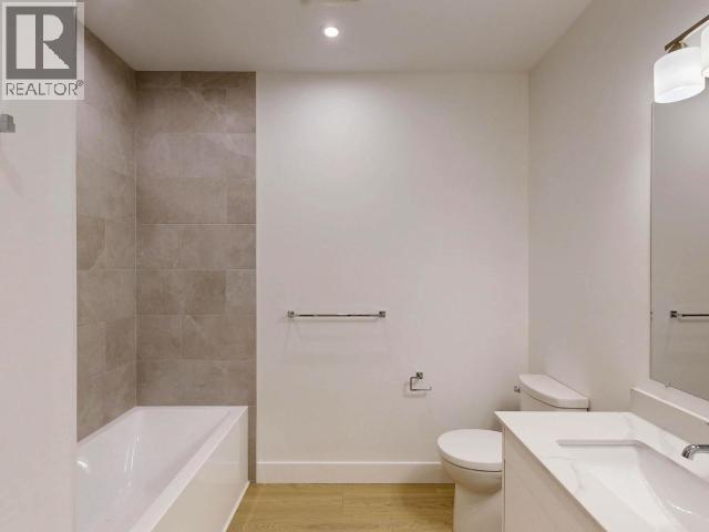 C203-6900 Burnaby Street, Powell River, BC - Indoor Photo Showing Bathroom