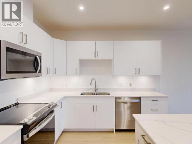 C202-6900 Burnaby Street, Powell River, BC - Indoor Photo Showing Kitchen With Double Sink