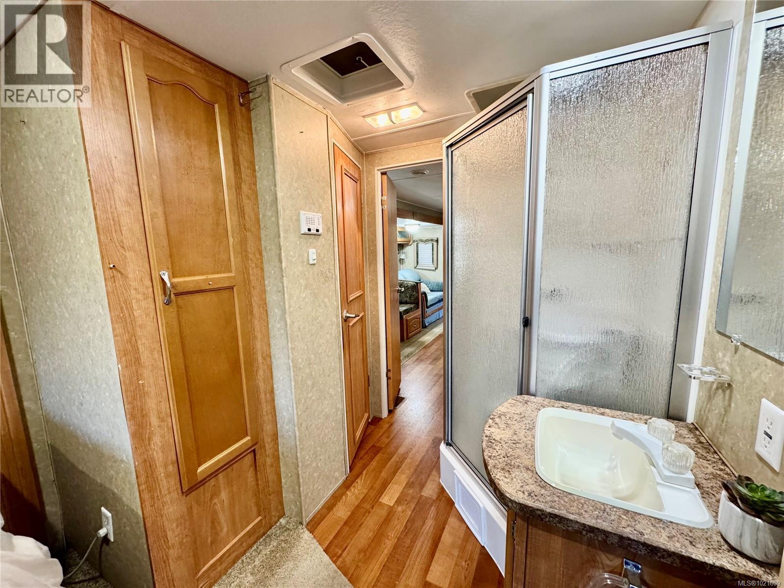 Second bathroom - 19 8631 South Shore Rd, Lake Cowichan, BC