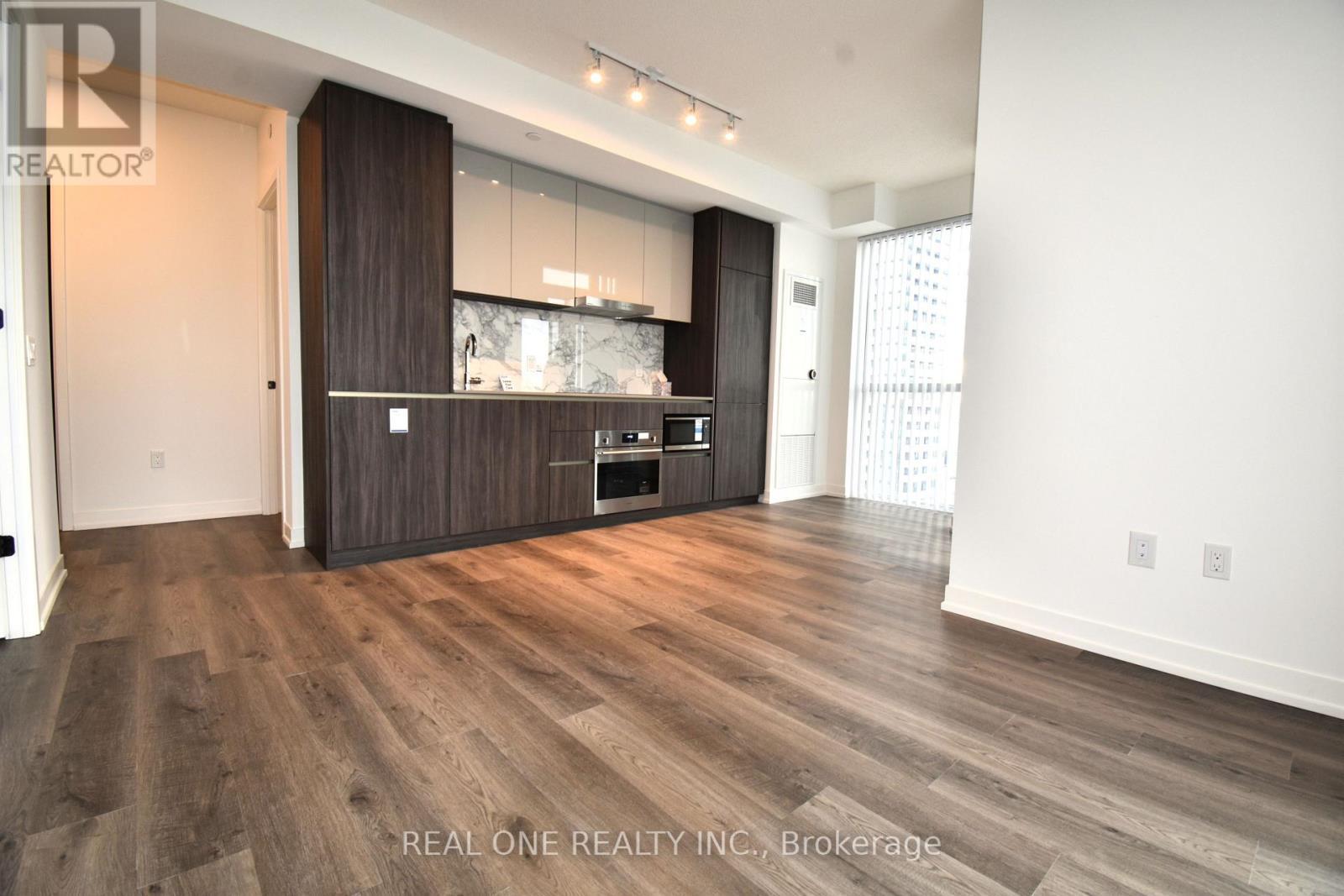 1202 - 8 Interchange Way, Vaughan, ON - Indoor Photo Showing Kitchen